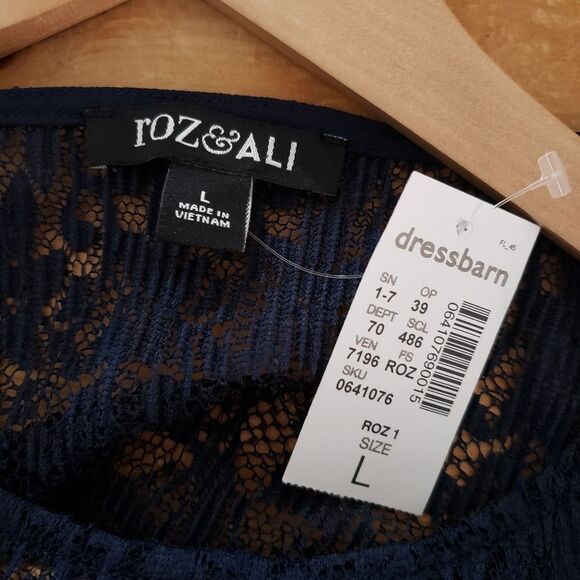 Roz & Ali Large Floral Lace Navy Blue Bell Sleeve Top NWT - Picture 7 of 10